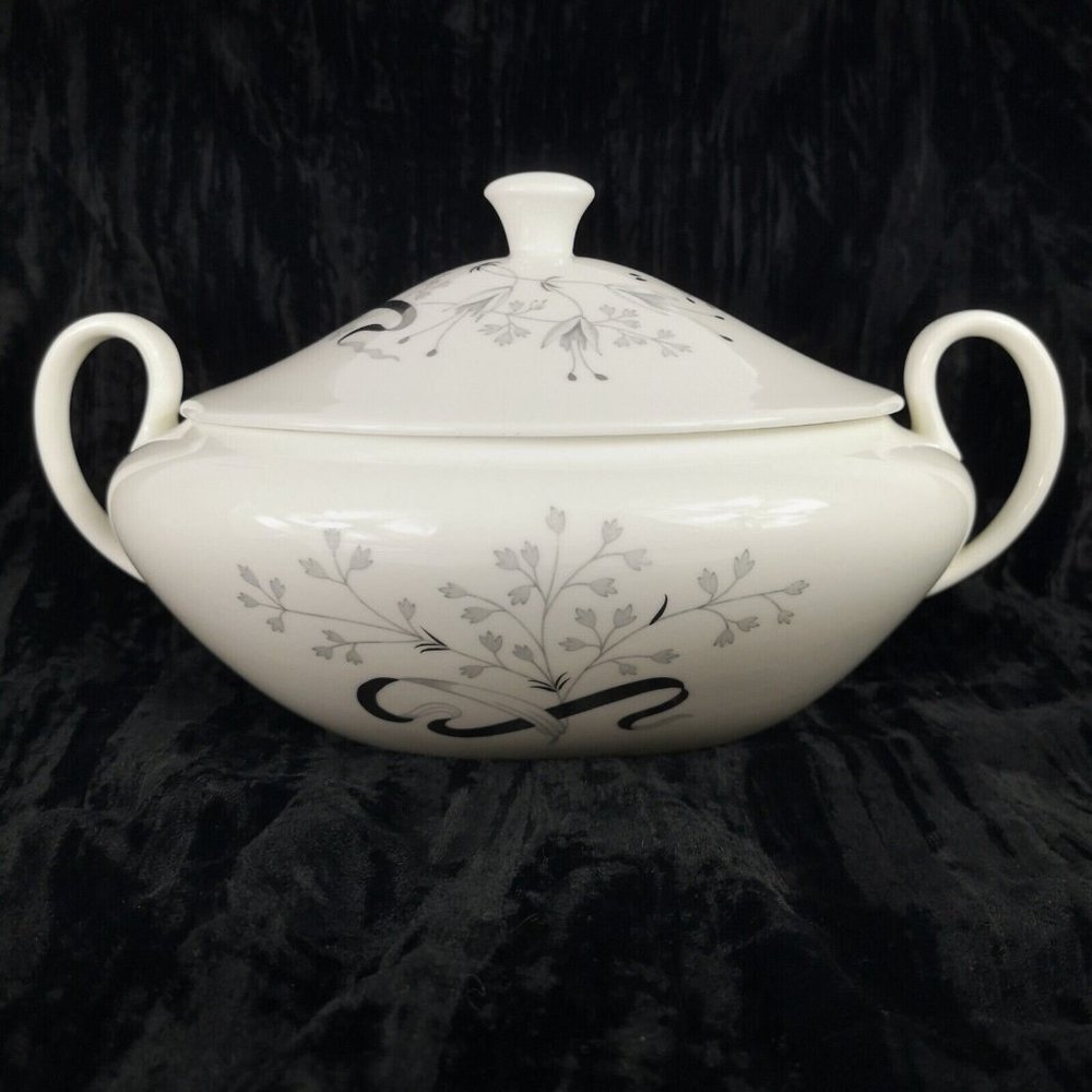 RARE Wedgwood Wild Oats Platinum Covered Dish with Handles White and Grey